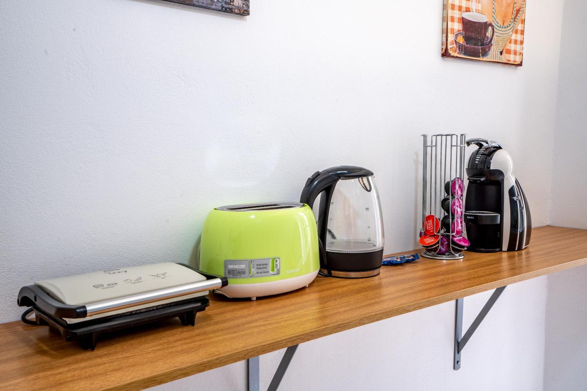 Psiri Gem From In Vivo Apartments- Spacious 1St Floor Apartment With Balcony In Athens' Historic Center Eksteriør bilde
